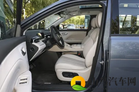 2025 年选家用 SUV 别慌！这台 “国民增程车” 把 3 大痛点全解决了-3