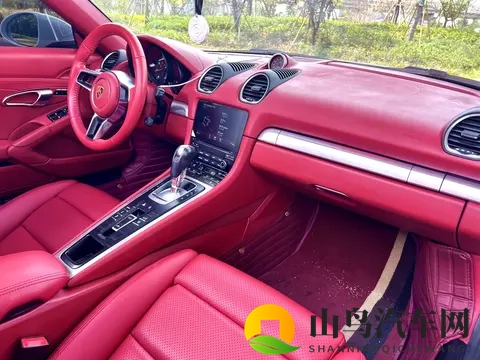 参考样例：2998万，圆你跑车梦！18年保时捷718Boxster-3