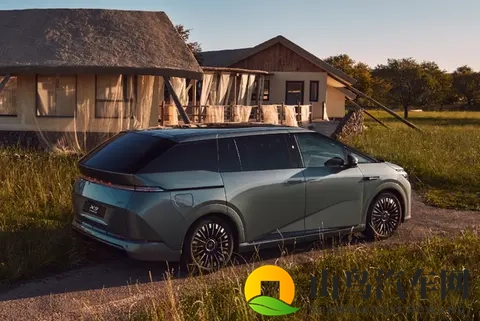 小鹏产品负责人解析电动三折叠设计 七座可秒变四座-1