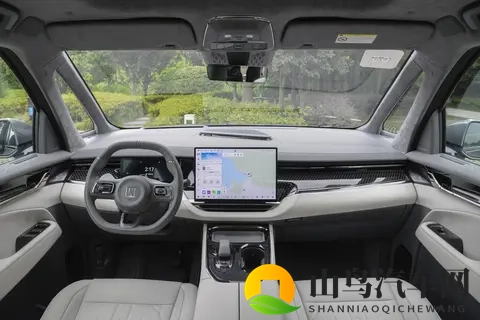 家用MPV推荐极氪009：全家都夸的空间大平层，还有红绿灯计时-1