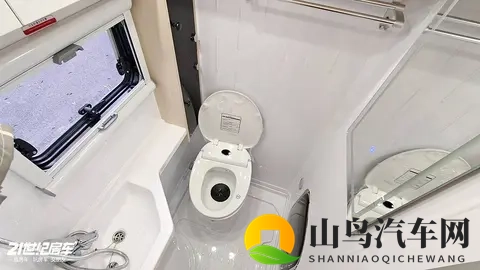 60万预算,别乱花!先看看由进口依维柯底盘打造的新星C600MAX房车-3