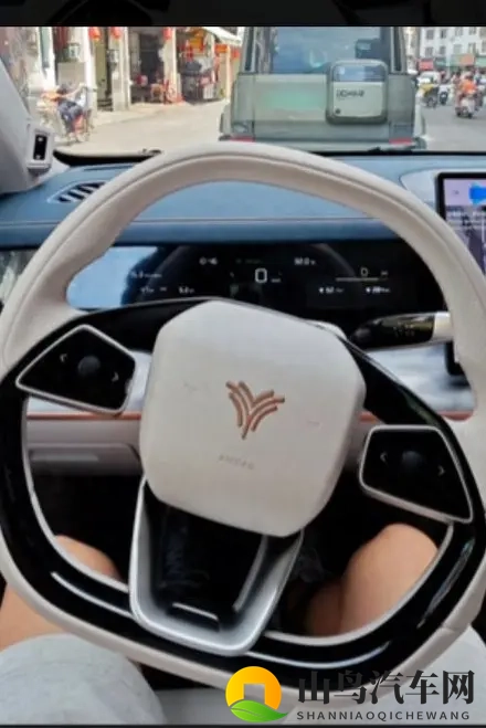 年轻人“抄底”烂尾车：一场性价比与风险的博弈-1