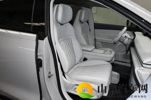 家用大5座推荐!1898万起,配8295芯片+20底盘,家用真香-2