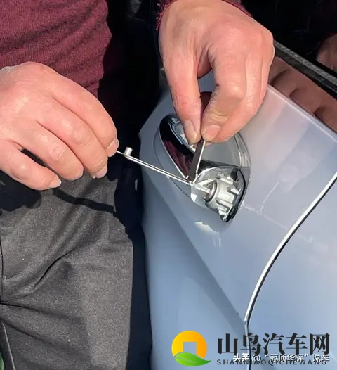 车门被锁，人困火中，系统成枷锁-3