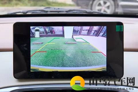 2025款五菱宏光MINIEV购车指南：多花5千元升级的配置到底值不值-3