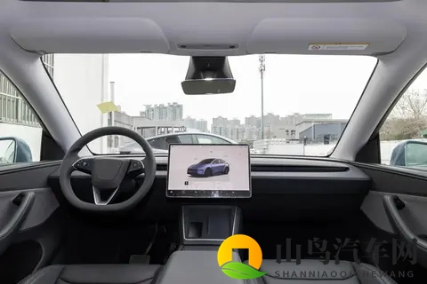 续航821KM，差价25万，特斯拉Model Y长续航后驱版上市-1