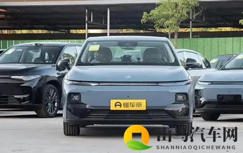 零跑：中产家庭的理性之选，百万台下的速度与温情！-3