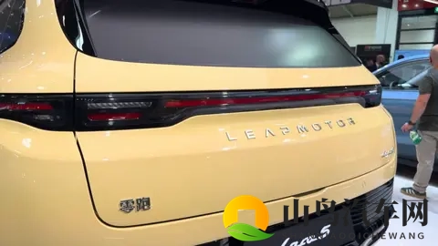 零跑Lafa5上市价格+销量预测,你们感觉这车有戏吗?-3