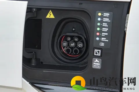 极氪009：国产高端MPV的崛起，比库里南还霸气？-3