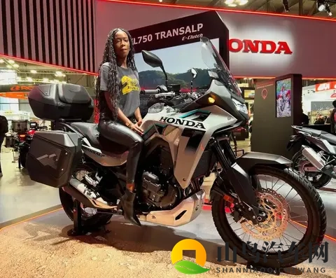 本田再秀三缸增压车型，CB1000GT正式亮相-1