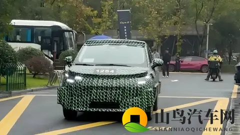 零跑A10实车谍照曝光，将预定爆款？-3