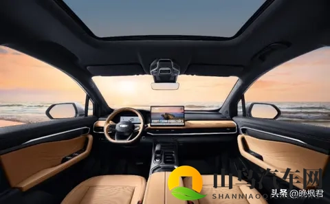 吉利新SUV冲销量，现款遇冷改配方，家庭刚需能救市？-3