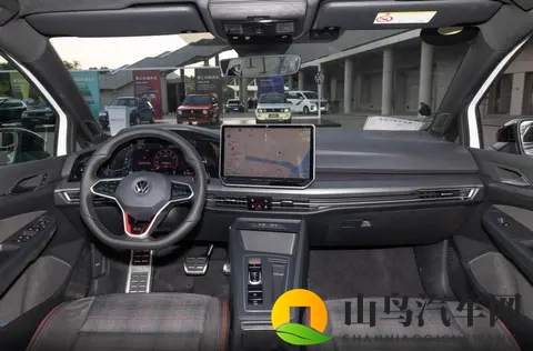 2026款高尔夫GTI来袭，20T可69秒破百，燃油钢炮还有未来吗？-3