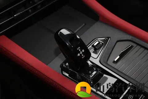 燃油车的反击战：第三代领克03如何用智能性能双杀搅局紧凑级市场-2