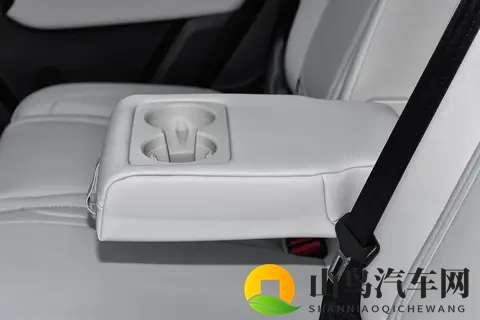 带娃奶爸买车，为什么我选了15万级的混动方盒子？-1