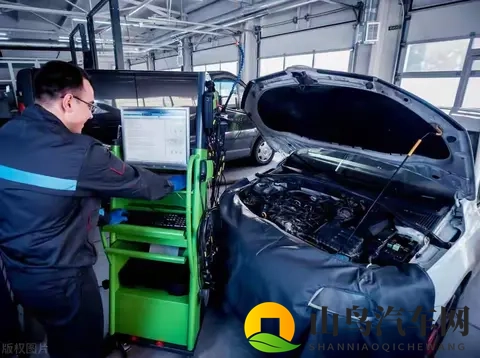 燃油车会被淘汰吗？看看修车店老板怎么说，你也许就清楚了！-1