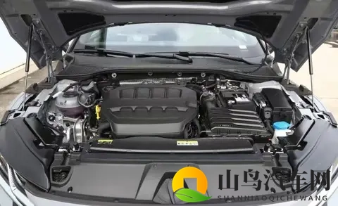 大众CC降价5万迎战 经典轿跑选哪个不吃亏？老车主实测告诉你真相-2