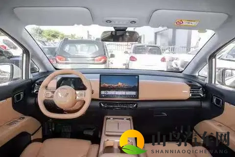 试过五菱星光730 PHEV才知道,十万级MPV也能满足一家人的需求-3