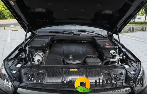 2026款奔驰GLS上市，入门车型配置提升，售价不变依旧自信-3