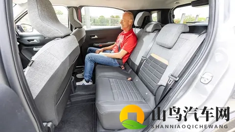 小价位，大气场？试驾雪铁龙C3 Aircross：法式的复古魅力-1