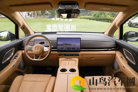 26 款岚图梦想家：华为 ADS 4+800V+5C 超充，3299 万起，选MPV必看-3