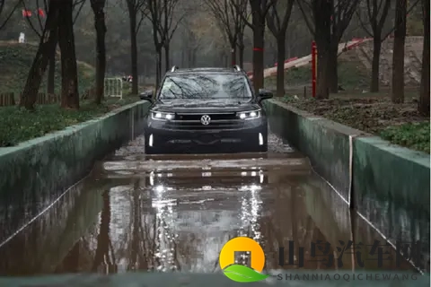 海角禁区：硬派SUV挑战极限，驾驭巅峰传奇-2