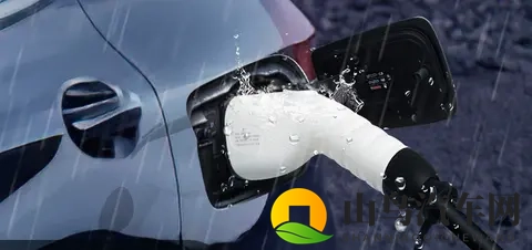 新能源汽车在雨天充电,到底安全不安全?-2