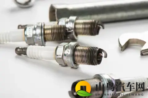 开了6年车，才知道原来火花塞根本不用定期换，都是经验！-1