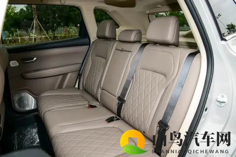 1398 万起，四驱续航超 230km，第三代蓝电E5 PLUS开启预售-2