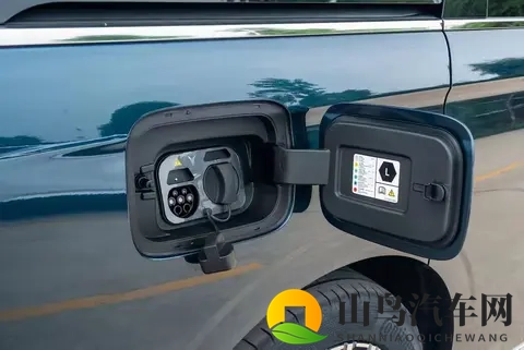 1411km续航+ADS 40,26款岚图梦想家太懂出行需求-1