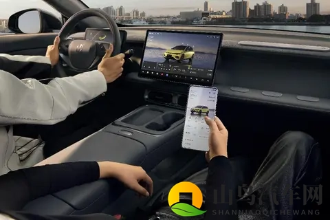 零跑Lafa5正式预售，1058万起，年轻人的第一台“纯电钢炮”？-1