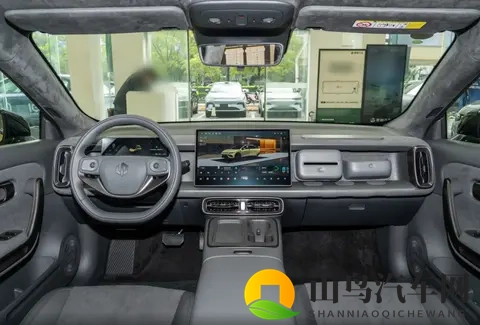 旗舰配置下放!零跑Lafa5预售,8295芯片+19寸轮圈,仅1058万起-1