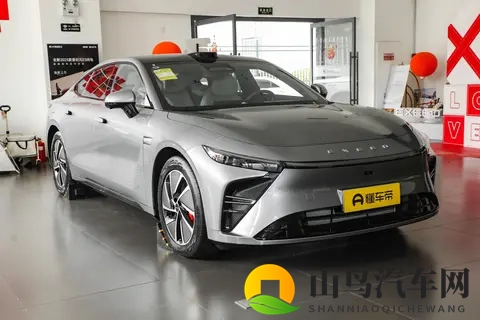 星纪元ES增程版Ultra四驱旗舰：重新定义中大型纯电轿车的均衡性-1