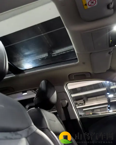 全新一代丰田RAV4插混版实车亮相 配25L动力 若国产能卖得好吗?-2