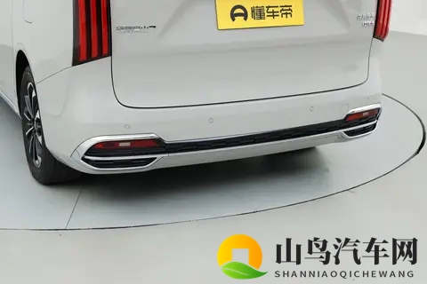 车长超5米,7座布局,高山7试驾表现如何?-1
