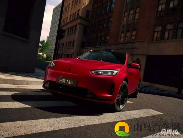 问界新M5 Ultra vs 特斯拉Model Y-1