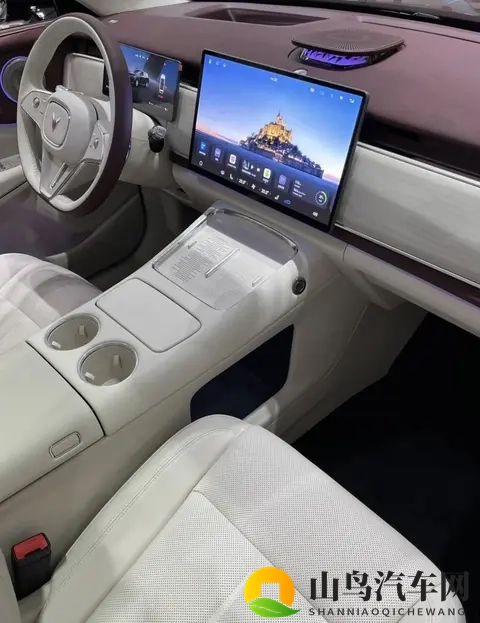 美杜莎云韵VAM国漫3DMAX:国漫风汽车设计新潮流,VR技术引领创新设计浪潮-1