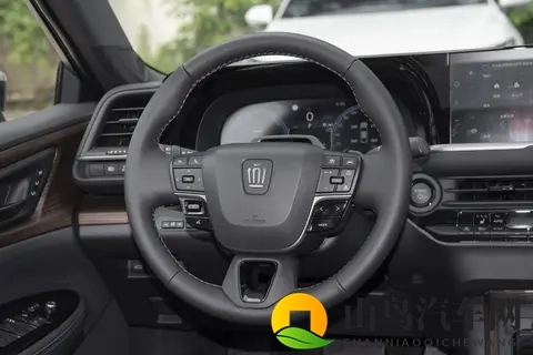 丰田皇冠进口版：至享版与至尊版性价比分析-3