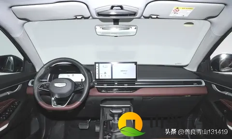 打扑克又喊又叫：狂欢牌桌，喧闹声不绝于耳-3