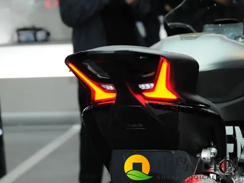 EICMA 2025:电子悬架+主动空动,春风SR-RR V4公升级跑车亮相米兰-2