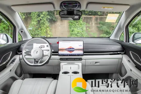 高端MPV怎么选？试驾26款岚图梦想家，空间大动力足-3
