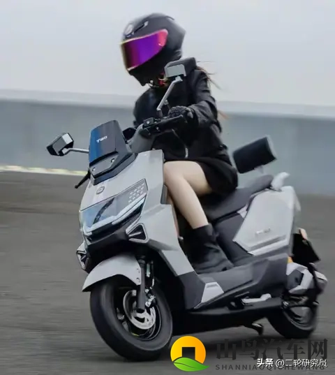 130km续航vs52km时速，绿驹曜影和普通踏板车谁更香？-2