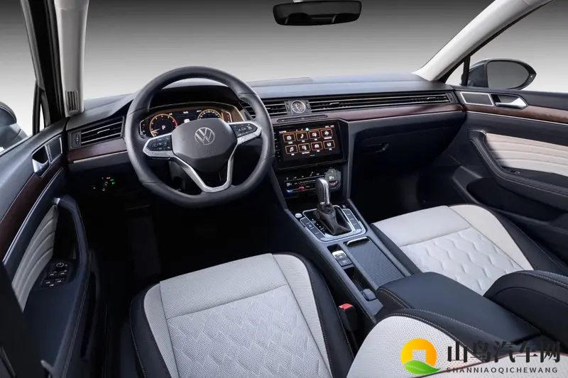 迈腾3000万辆甄选款轴距2871mm，空间领先。-1