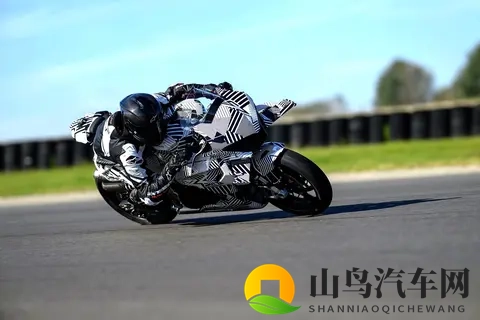 图集:搭载 V4 发动机,春风摩托 SR-RR 原型概念车-1