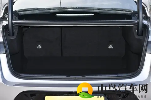 10万多元起，运动轿车还有这些花头？第三代领克03 上市-2