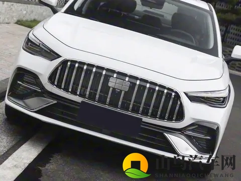 吉利“上硬菜”，688万三厢轿车，亏电油耗28L，买家用车看它-3