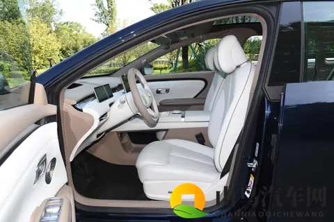 一番体验之后,我为什么说长安启源A06是位“务实派”家庭伴侣?-3