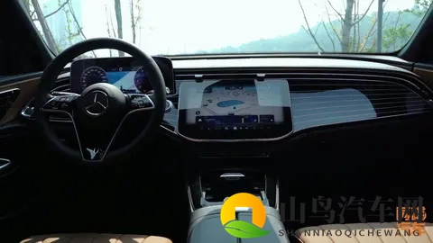 BBA不行了?在国产新能源多轮围剿下,为何唯独奔驰E级还能坚挺?-2