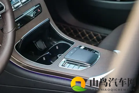 23年1月上牌，30万拿下准新一手奔驰GLC香不香？-3