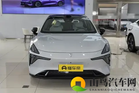 实拍深蓝L06，运动外观+宽敞空间，科技配置拉满，值得一看-1